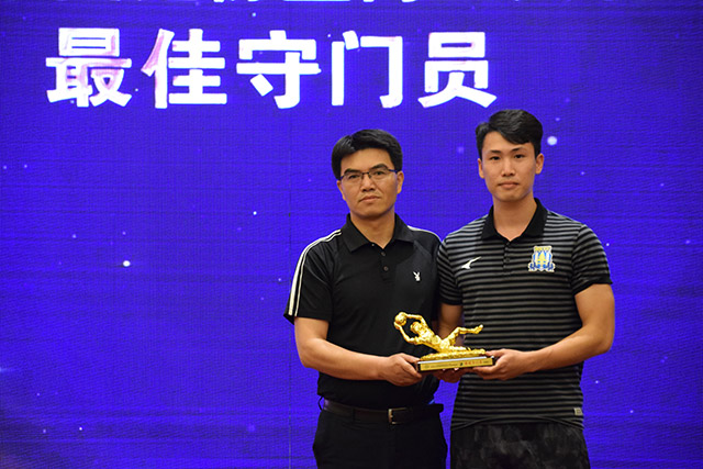 意媒：与国米和尤文竞争 巴萨也竞争泽林斯基