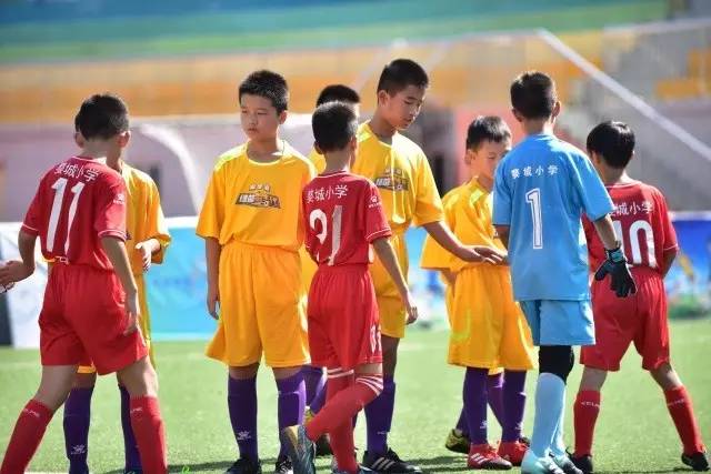 欧冠-迪亚斯头球破门 AC米兰主场1-0热刺